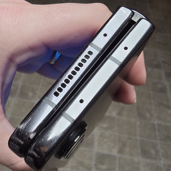 Samsung Galaxy Z Fold 4 Phone - Picture 7 of 8